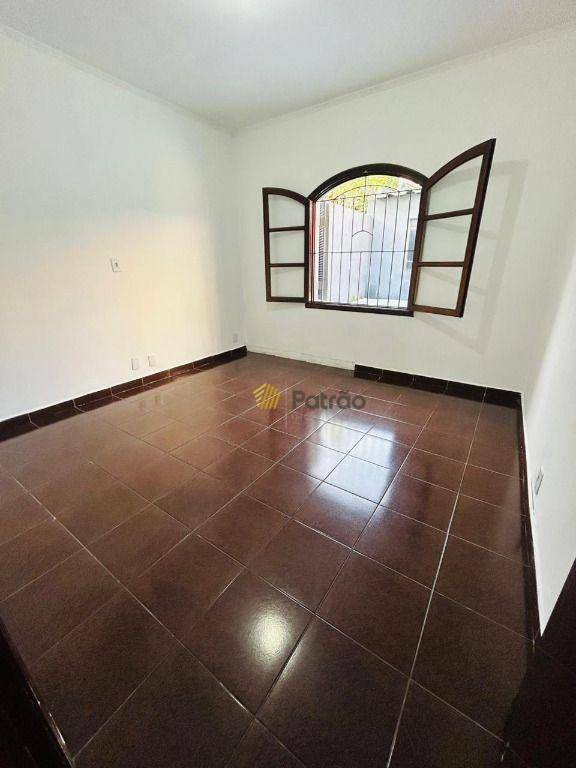 Casa para alugar com 3 quartos, 185m² - Foto 8