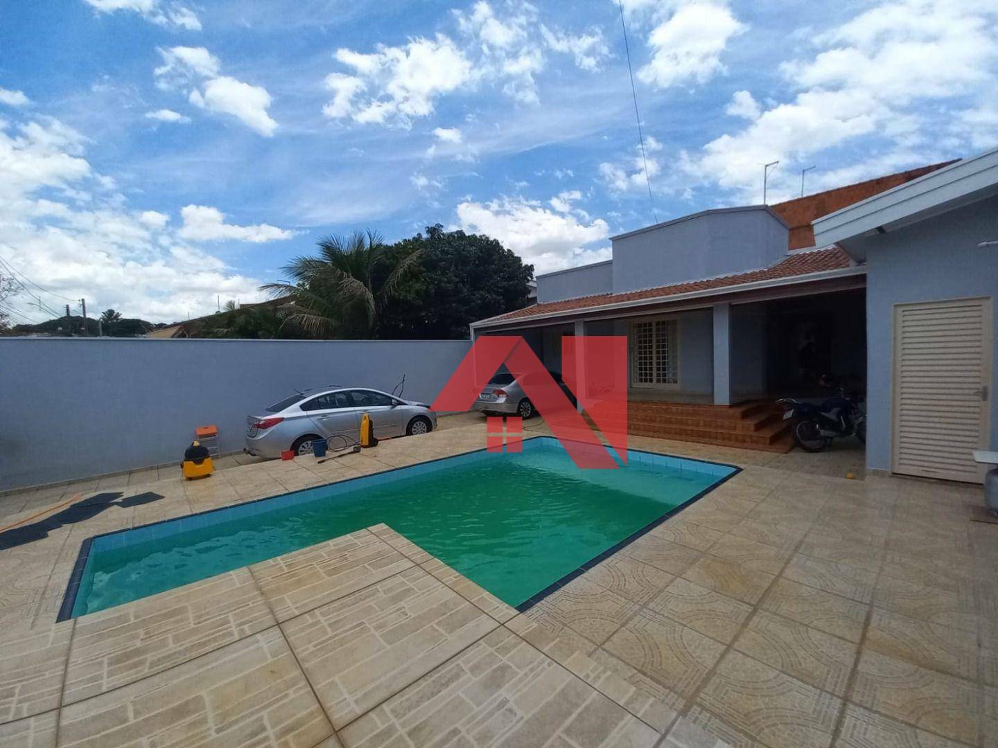 Casa à venda com 3 quartos, 170m² - Foto 1