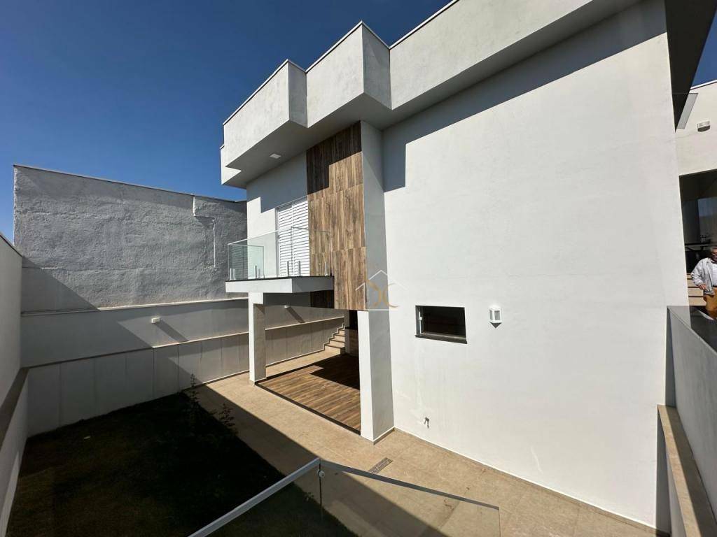 Casa à venda com 3 quartos, 234m² - Foto 2