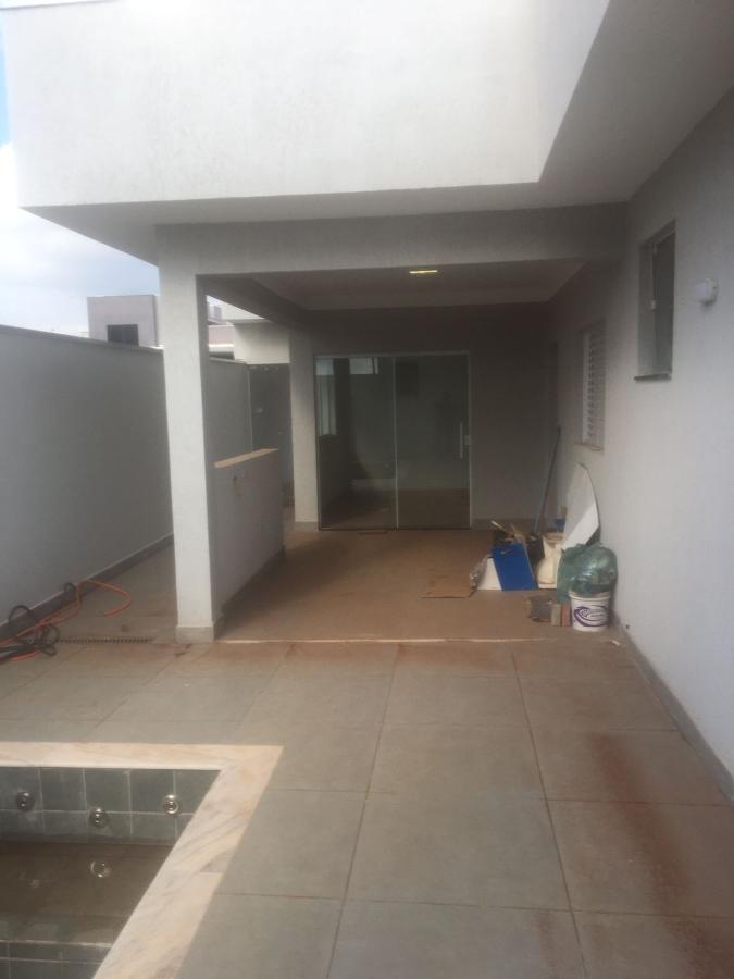 Casa de Condomínio à venda com 3 quartos, 250m² - Foto 2