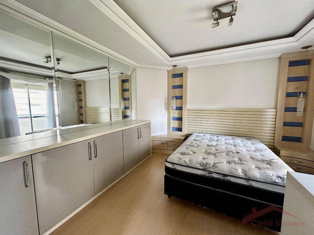 Apartamento para alugar com 2 quartos, 120m² - Foto 11