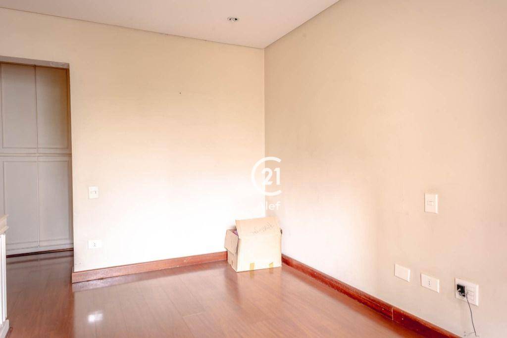 Apartamento para alugar com 3 quartos, 245m² - Foto 32