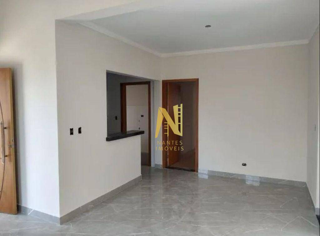 Casa à venda com 3 quartos, 130m² - Foto 1