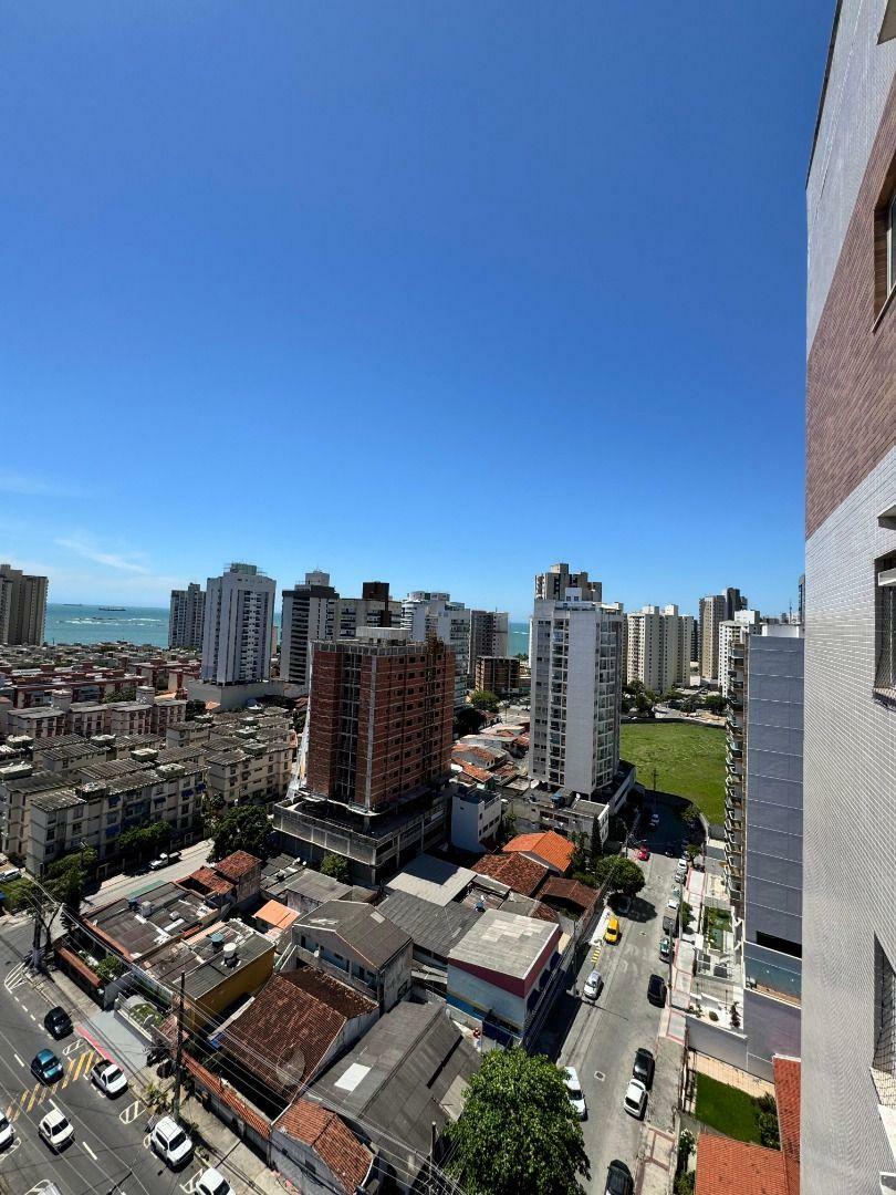 Apartamento à venda com 2 quartos, 70m² - Foto 4