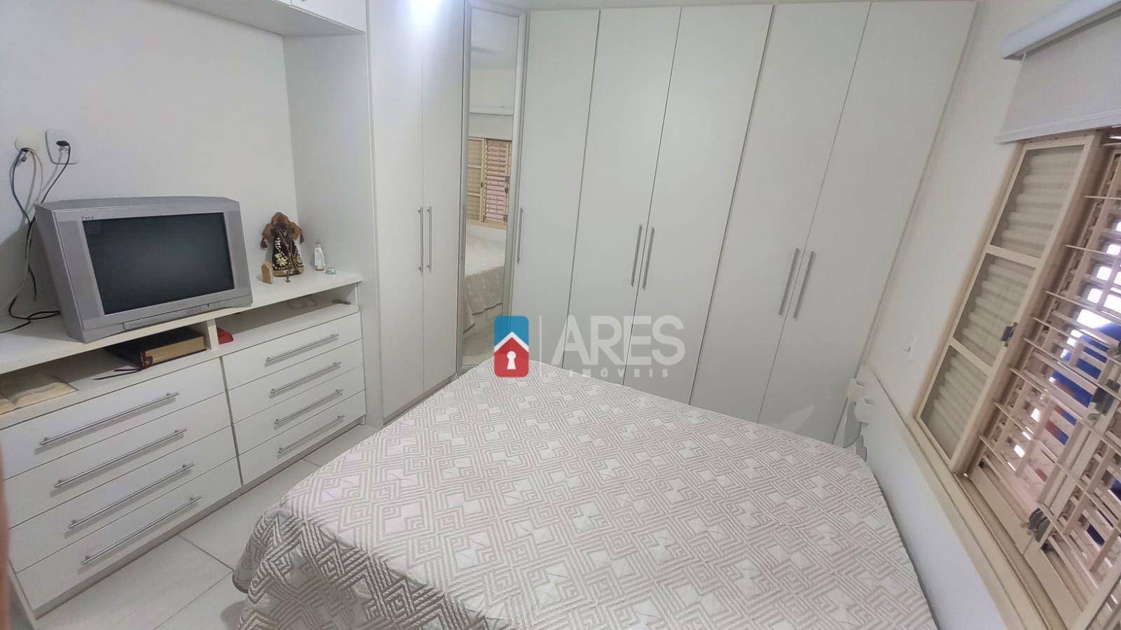 Casa à venda com 3 quartos, 179m² - Foto 4