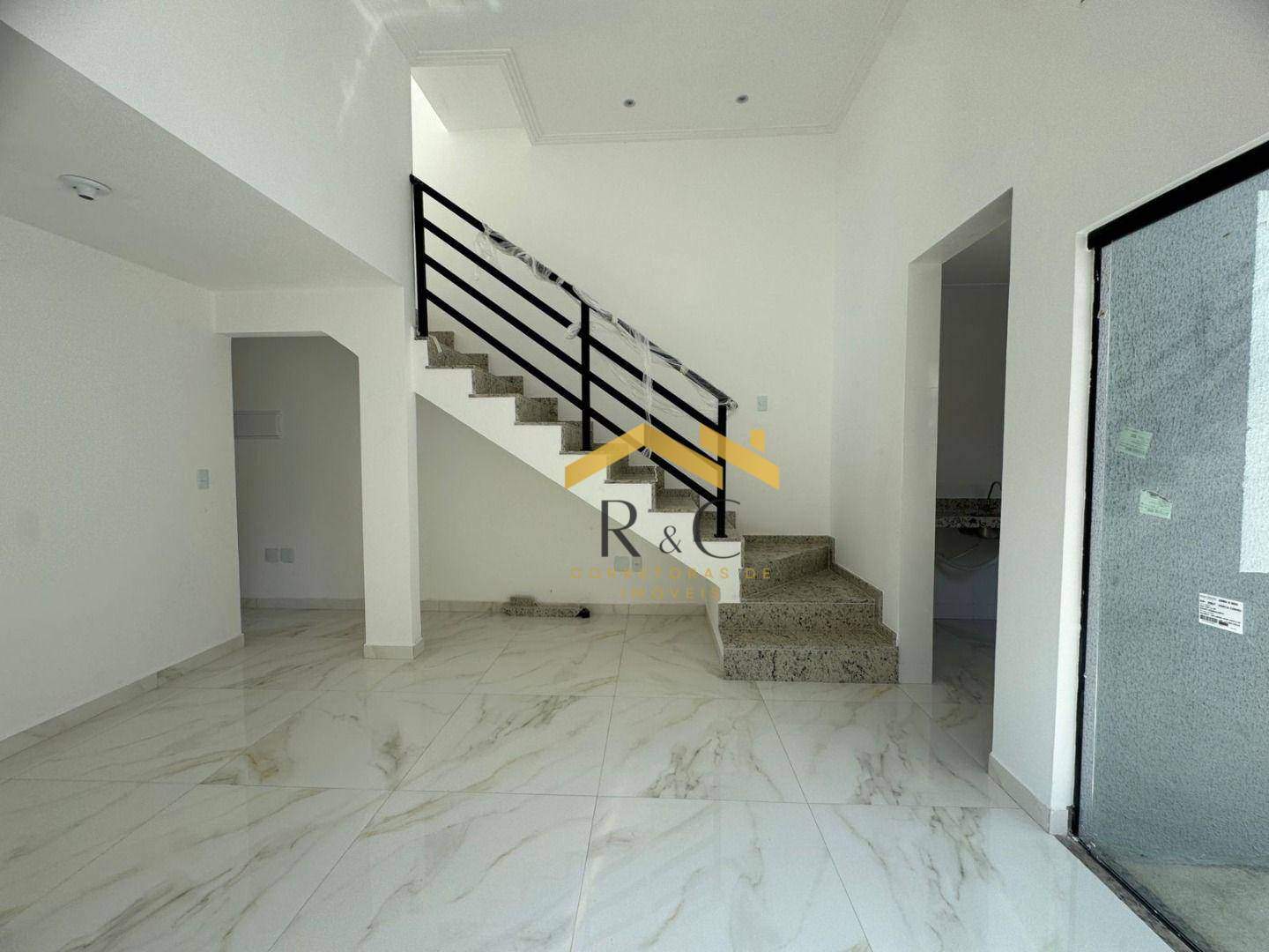 Casa à venda com 3 quartos, 81m² - Foto 2
