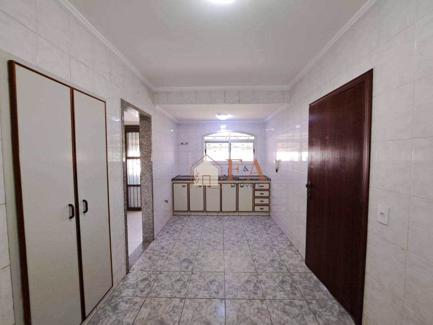 Casa à venda com 3 quartos, 244m² - Foto 11