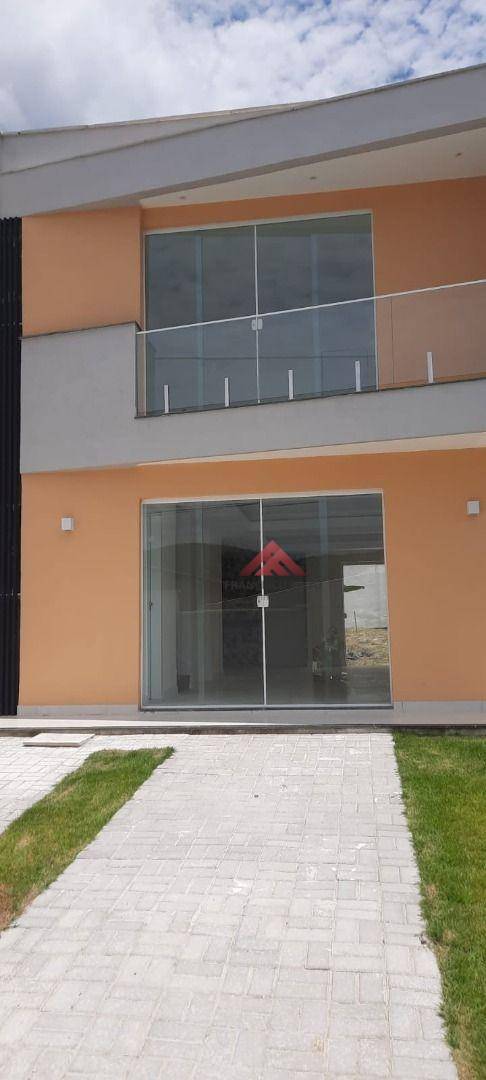 Casa à venda com 3 quartos, 251m² - Foto 1