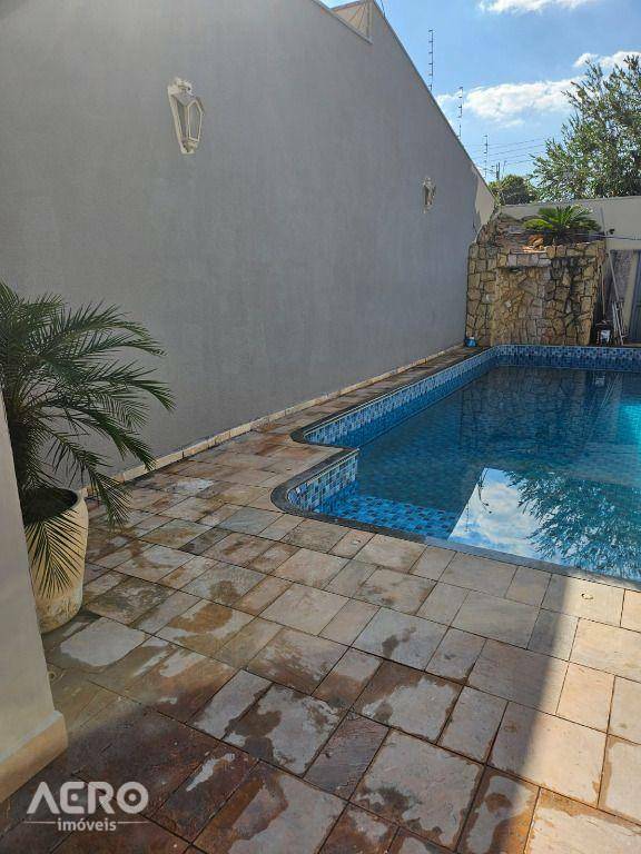 Casa à venda com 1 quarto, 70m² - Foto 2