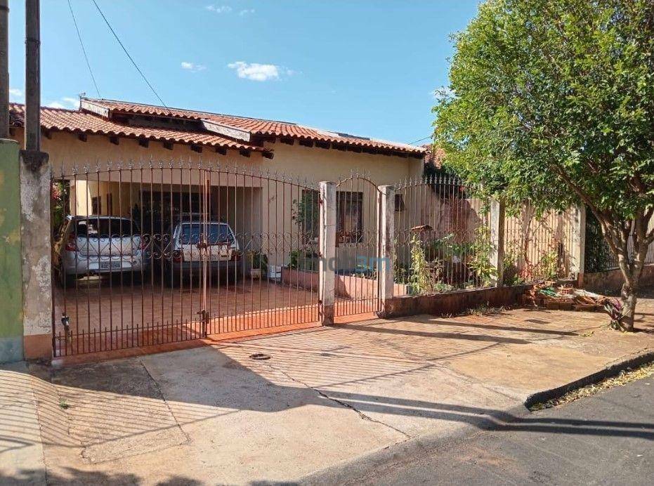 Casa à venda com 4 quartos, 150m² - Foto 1