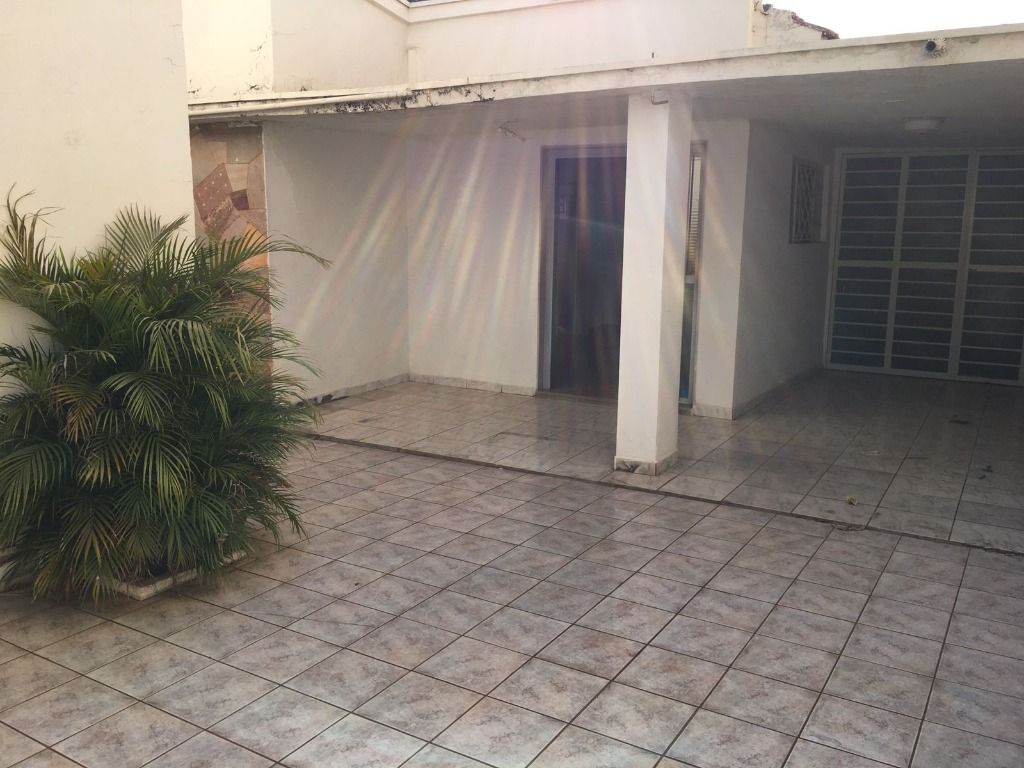 Casa à venda com 2 quartos, 300m² - Foto 1