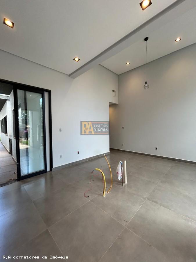 Casa à venda com 3 quartos, 180m² - Foto 2
