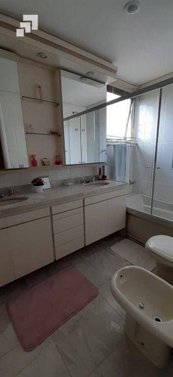 Apartamento à venda com 3 quartos, 170m² - Foto 34