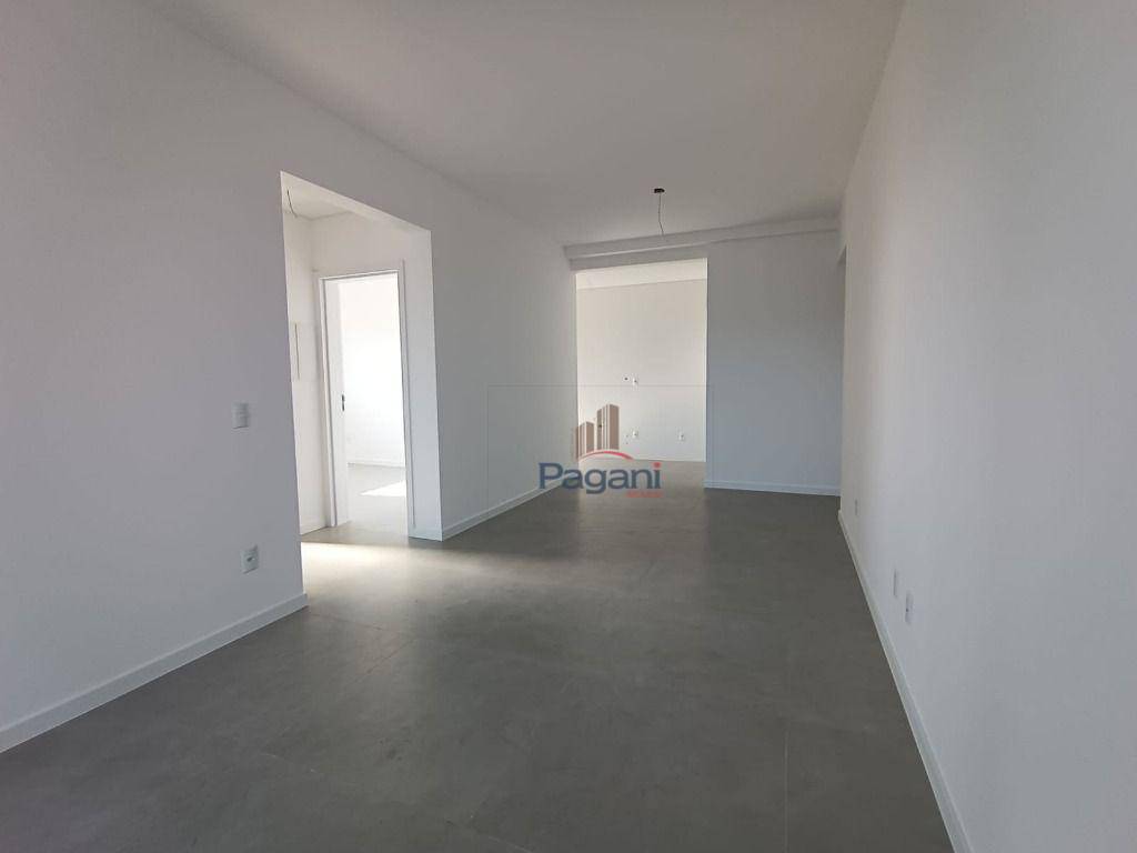 Apartamento à venda com 2 quartos, 75m² - Foto 13