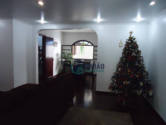 Casa de Condomínio à venda com 4 quartos, 181m² - Foto 3