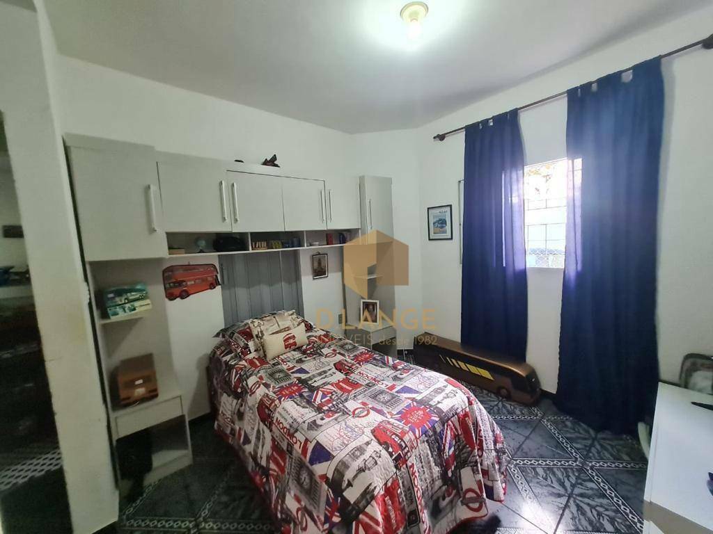 Casa à venda com 5 quartos, 250m² - Foto 25