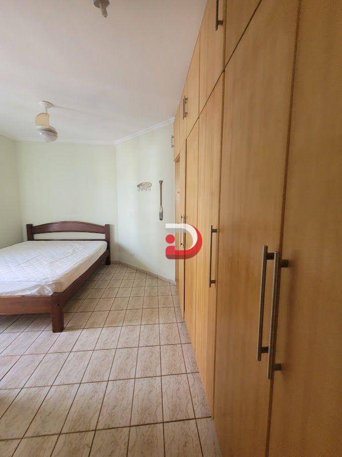 Apartamento para alugar com 3 quartos, 120m² - Foto 14