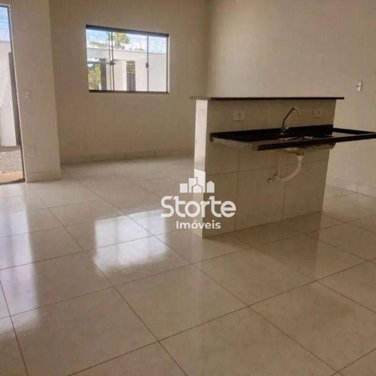 Casa à venda com 3 quartos, 72m² - Foto 2