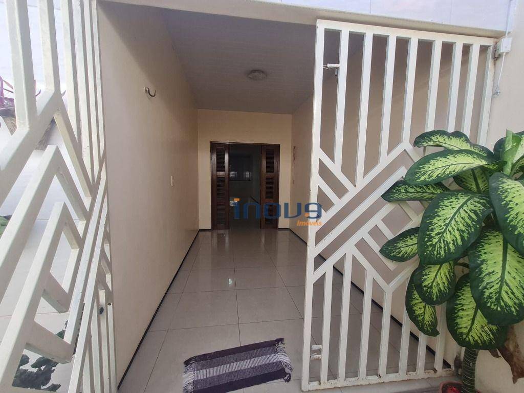 Casa à venda com 3 quartos, 220m² - Foto 1