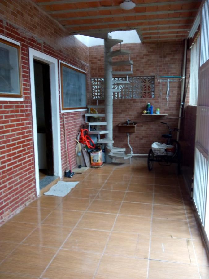 Casa à venda com 2 quartos, 40m² - Foto 1