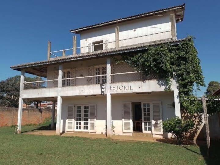 Sobrado à venda com 4 quartos, 383m² - Foto 1