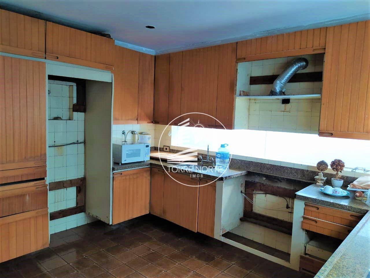 Casa à venda com 4 quartos, 300m² - Foto 6