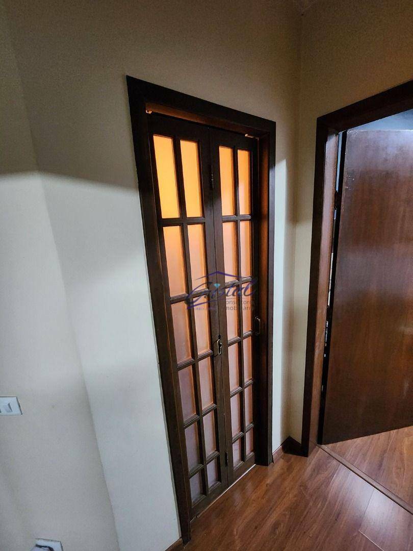 Casa para alugar com 4 quartos, 200m² - Foto 31