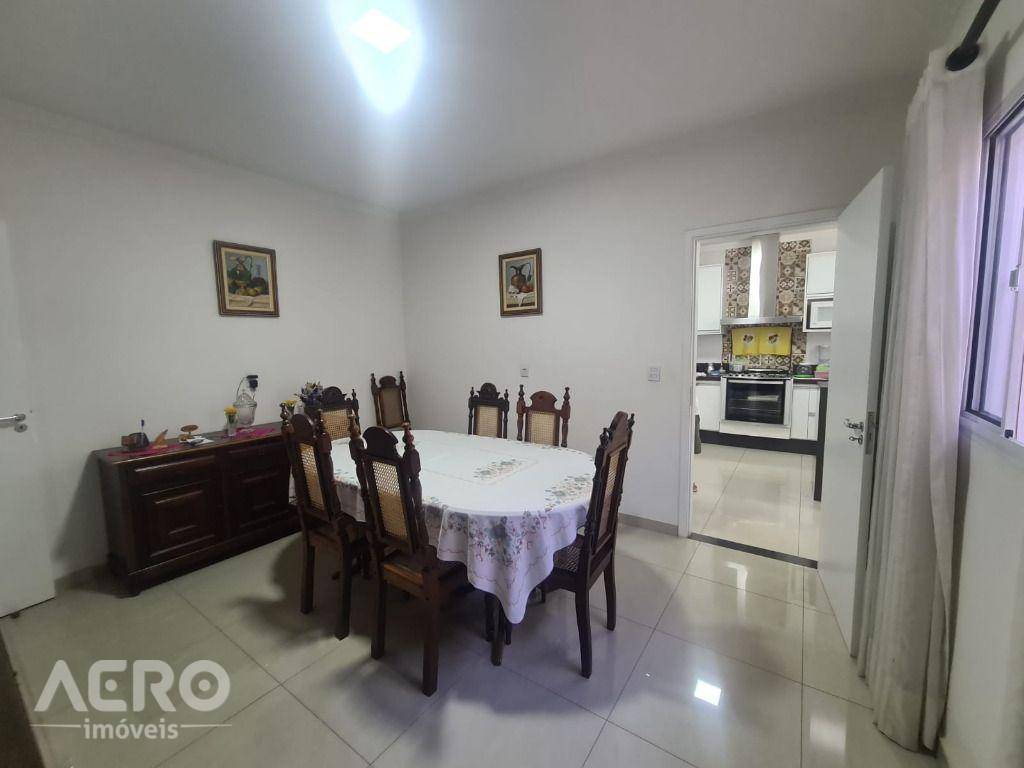 Casa à venda com 3 quartos, 230m² - Foto 30