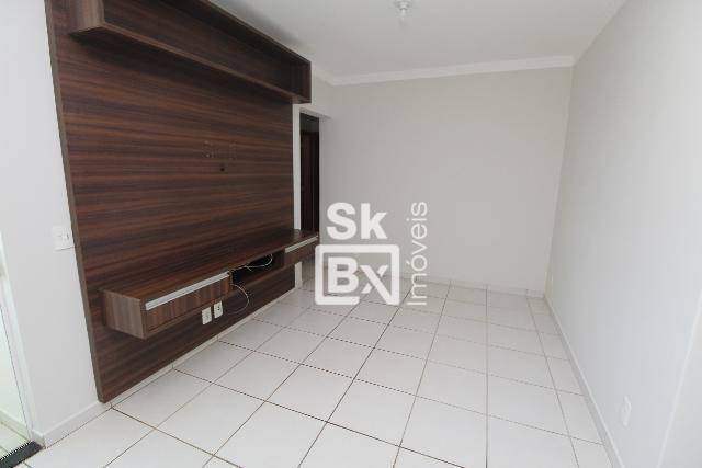 Apartamento à venda com 3 quartos, 80m² - Foto 2