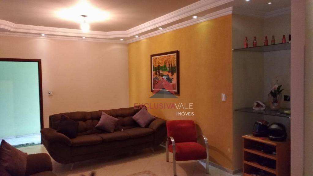 Casa à venda com 5 quartos, 300m² - Foto 1