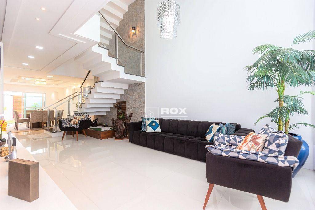 Casa à venda com 4 quartos, 330m² - Foto 1