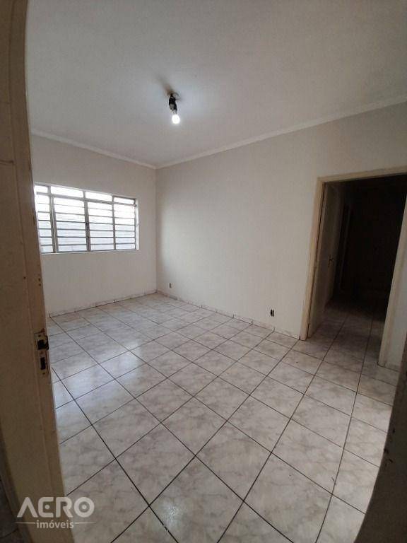 Casa à venda com 3 quartos, 164m² - Foto 4