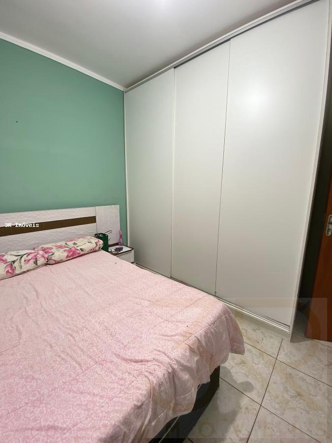 Casa à venda com 2 quartos, 80m² - Foto 7