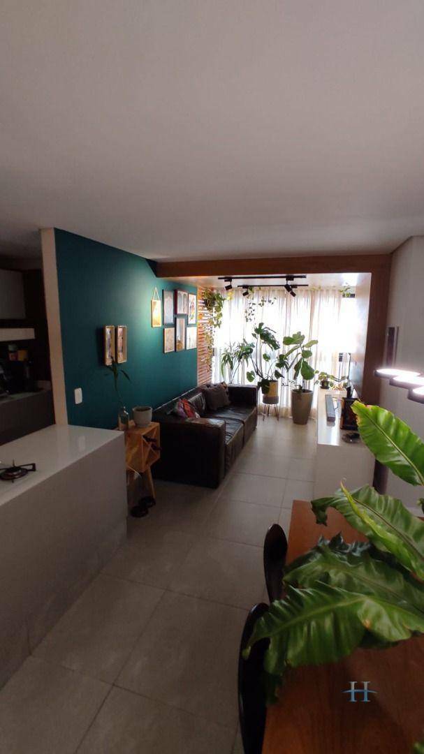 Apartamento à venda com 2 quartos, 65m² - Foto 3