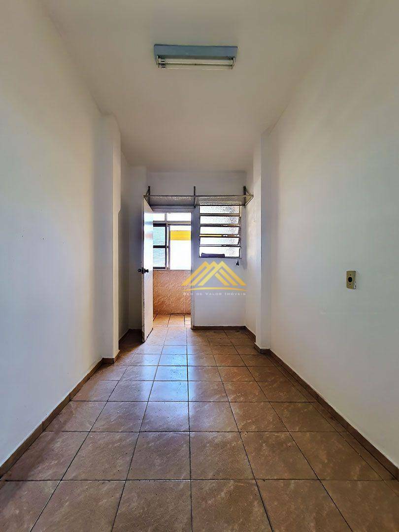 Apartamento à venda com 3 quartos, 143m² - Foto 10