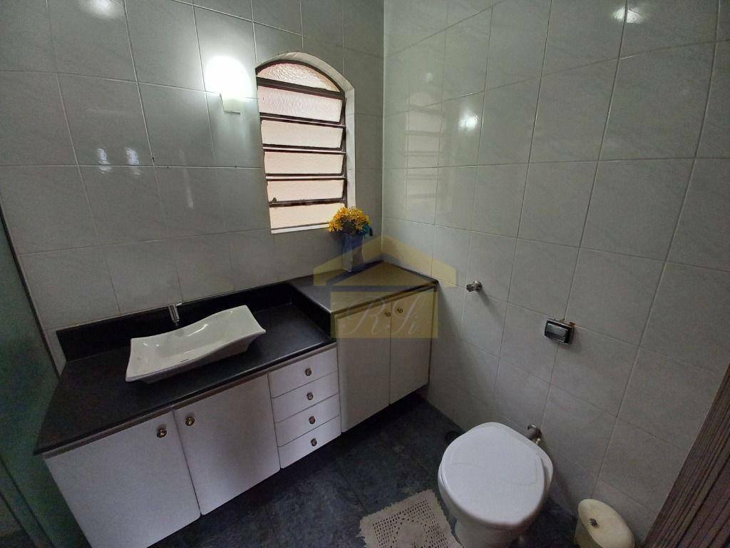 Casa à venda e aluguel com 3 quartos, 220m² - Foto 15