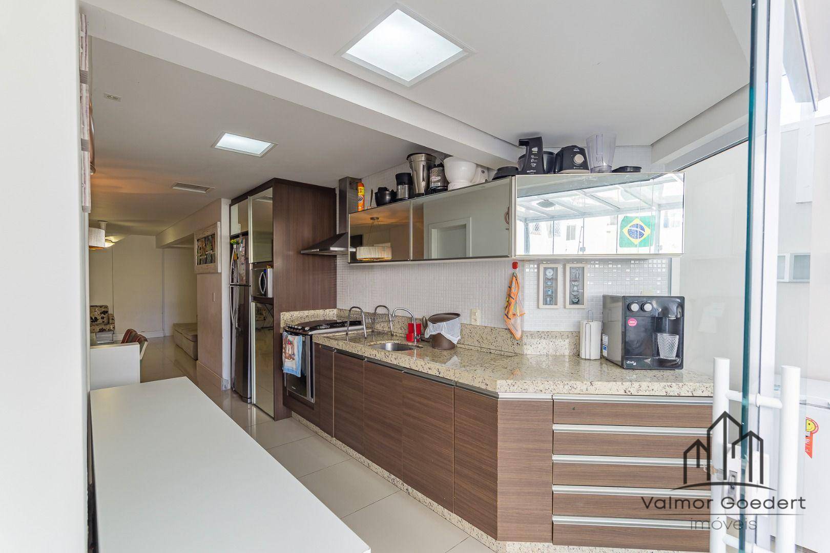 Apartamento à venda com 3 quartos, 216m² - Foto 4