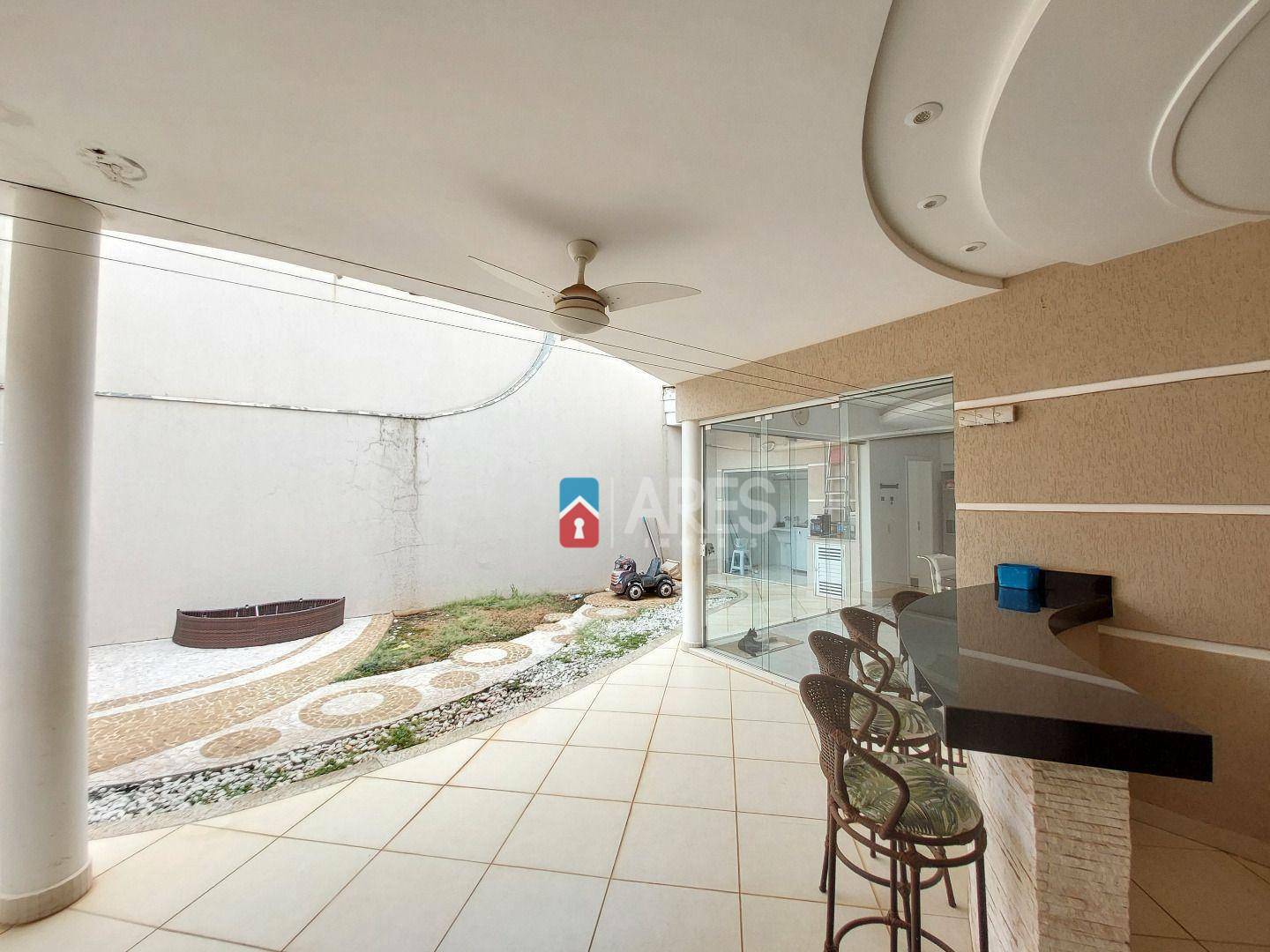 Casa à venda com 3 quartos, 330m² - Foto 6