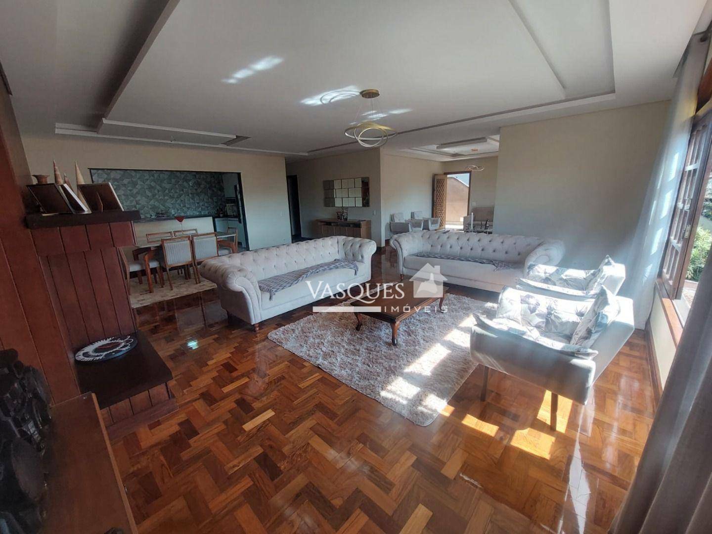 Casa à venda com 3 quartos, 234m² - Foto 1