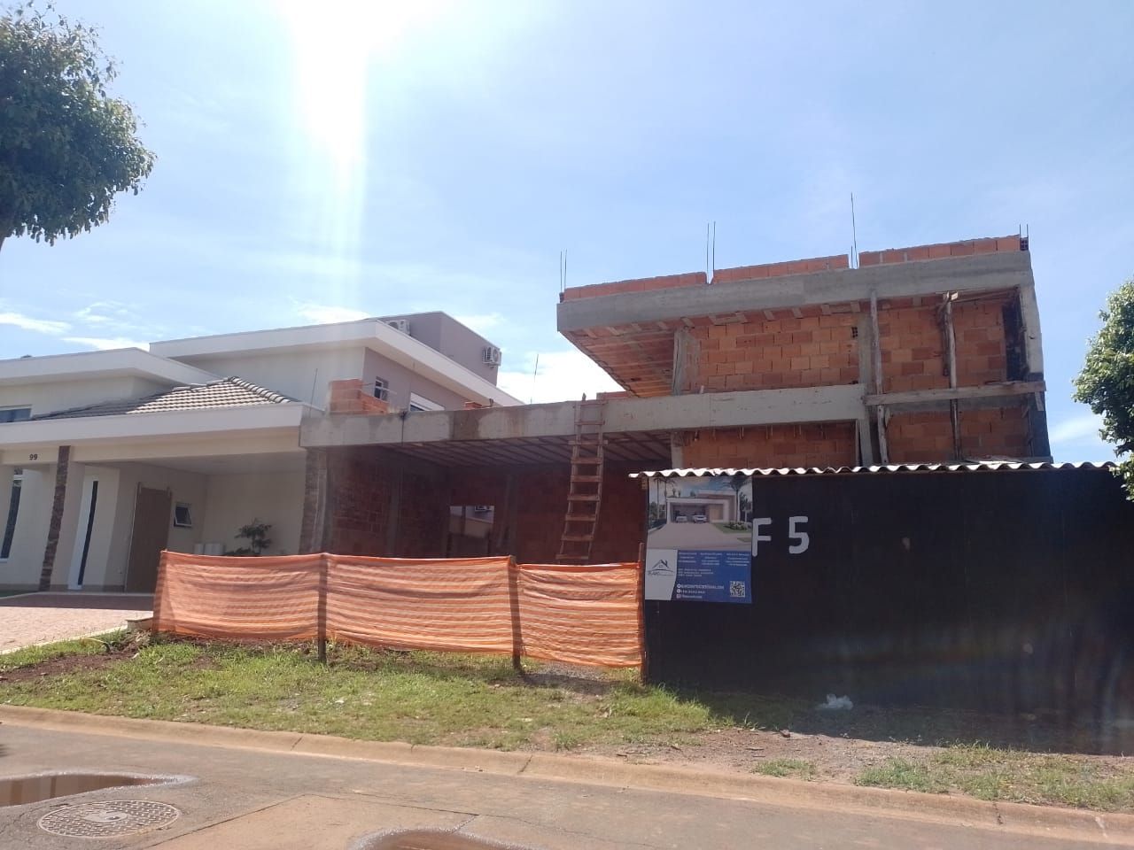 Casa de Condomínio à venda com 3 quartos, 239m² - Foto 4