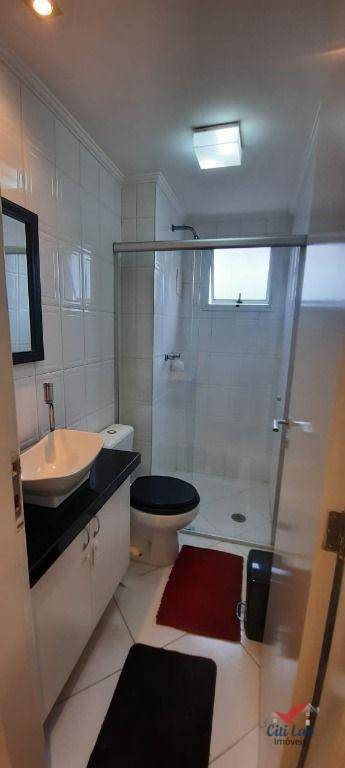 Apartamento para alugar com 2 quartos, 64m² - Foto 17