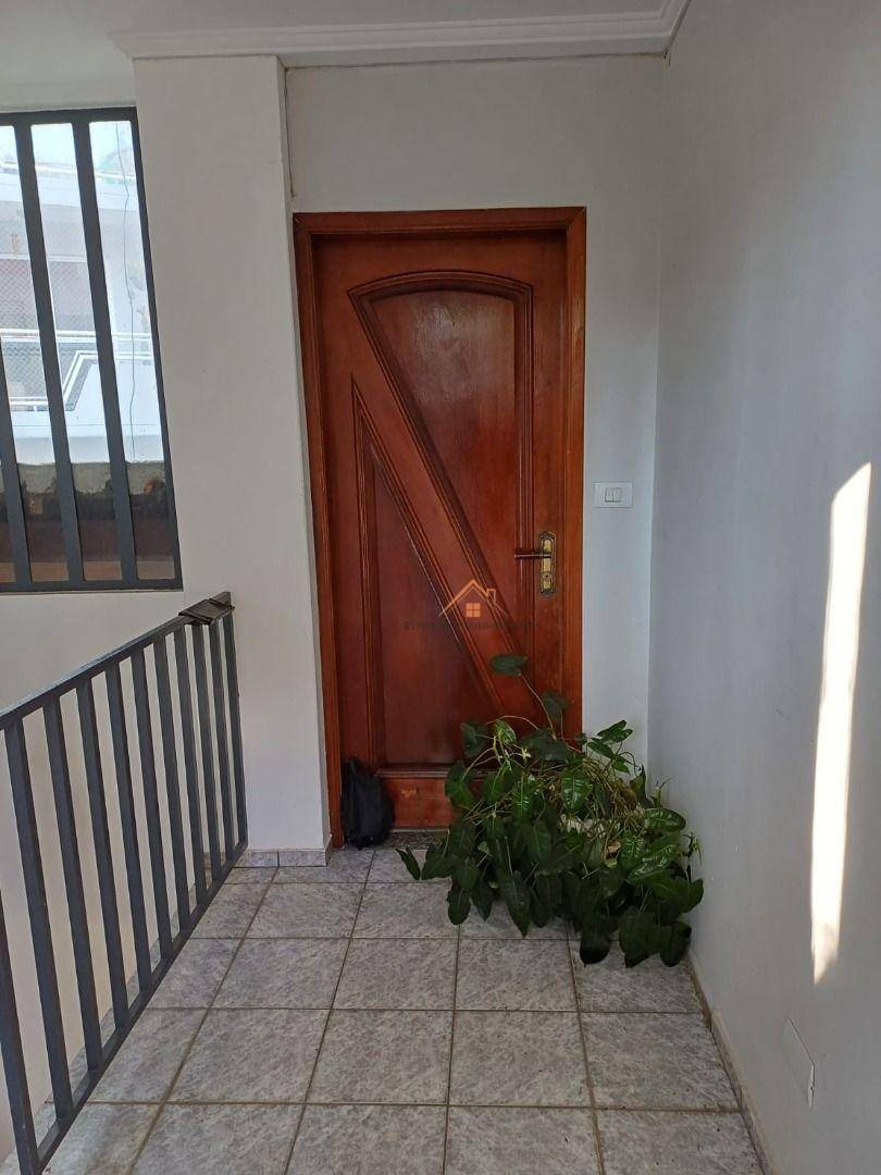 Sobrado à venda com 4 quartos, 200m² - Foto 4