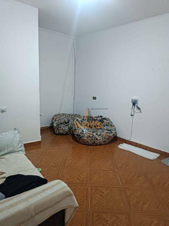 Sobrado à venda com 4 quartos, 200m² - Foto 2