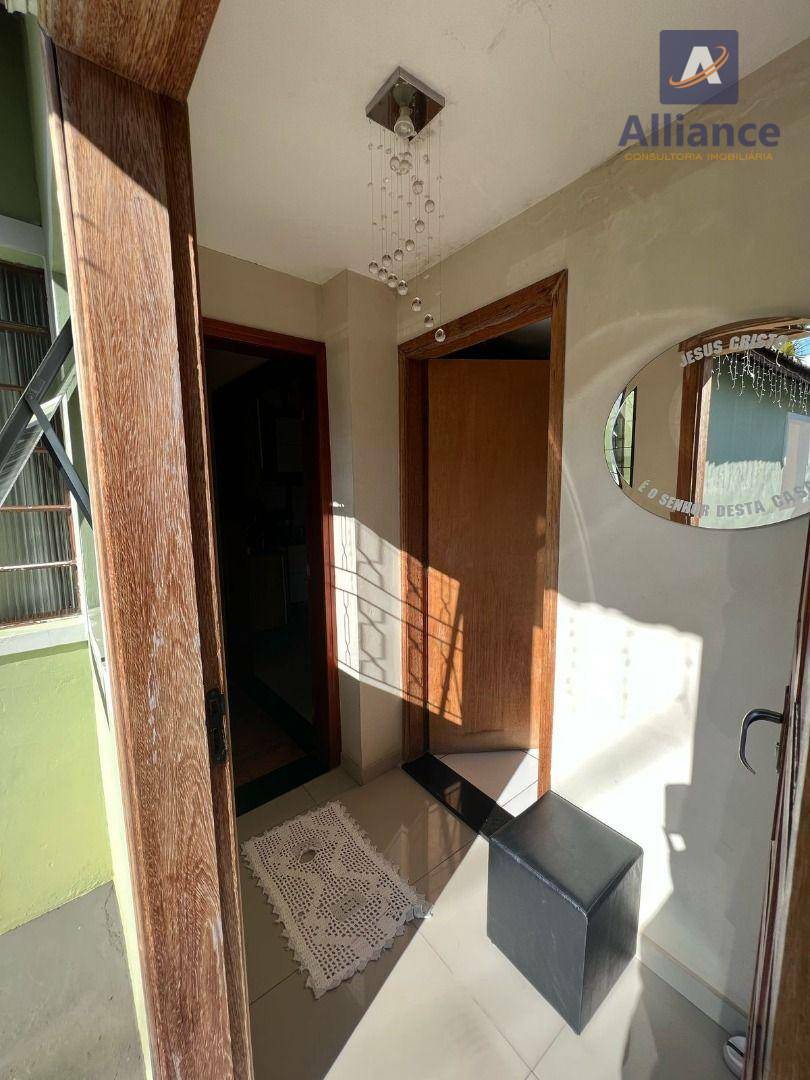 Casa à venda com 3 quartos, 250m² - Foto 4