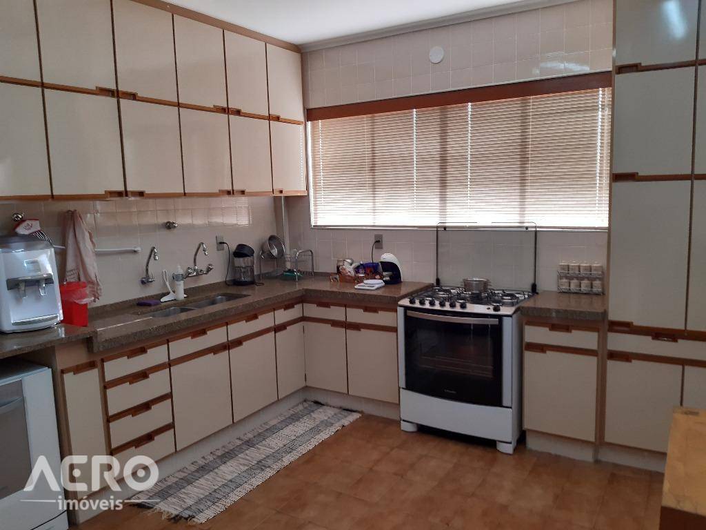 Apartamento à venda com 4 quartos, 249m² - Foto 8