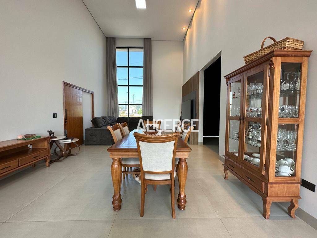 Casa de Condomínio à venda com 4 quartos, 248m² - Foto 4