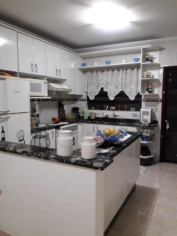 Sobrado à venda com 4 quartos, 135m² - Foto 1