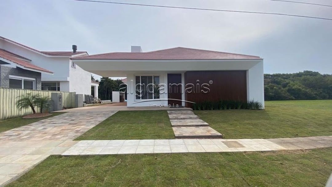 Casa de Condomínio à venda com 4 quartos, 230m² - Foto 1