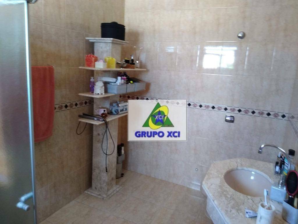 Casa à venda com 3 quartos, 210m² - Foto 3