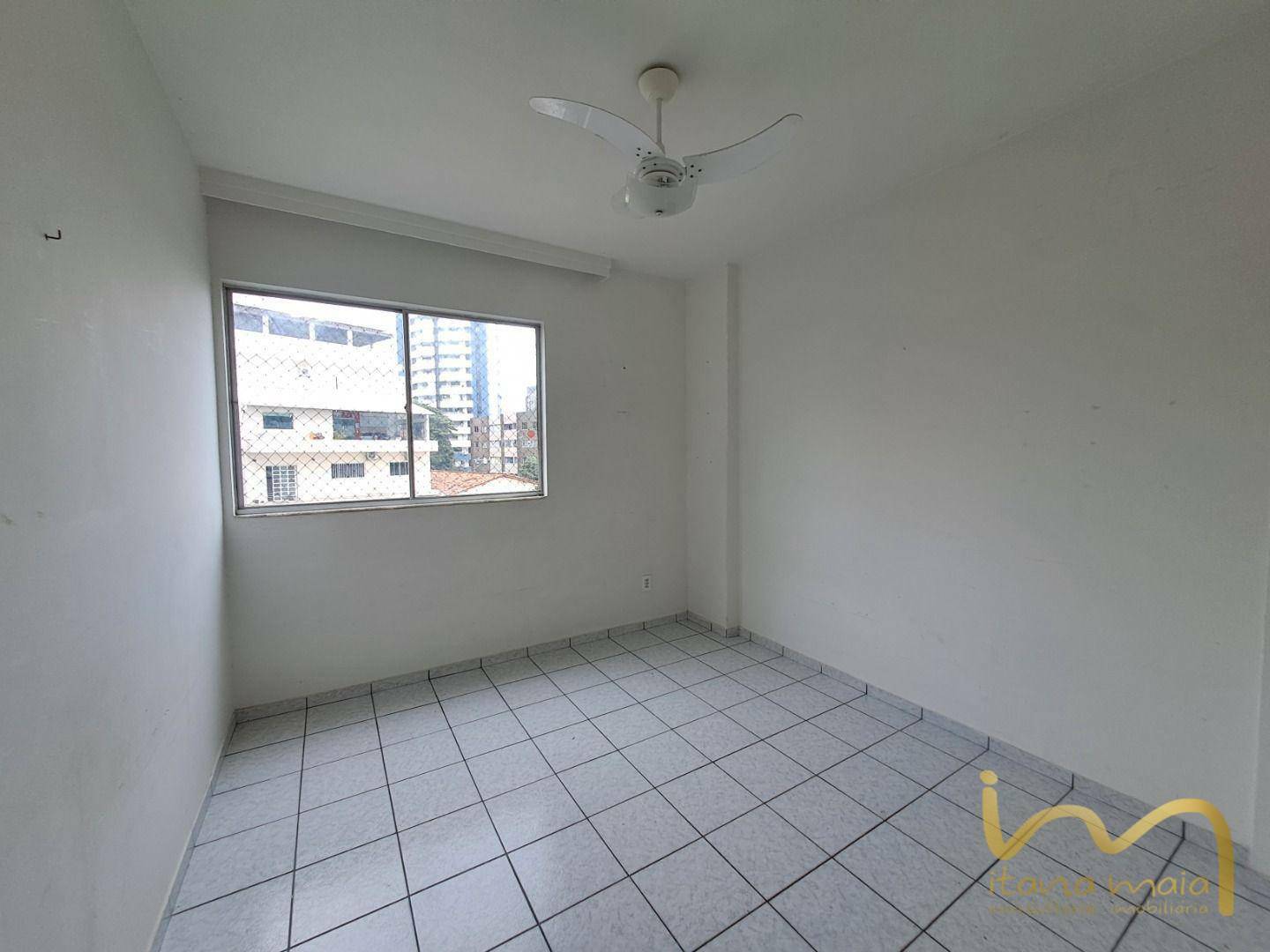 Apartamento à venda com 2 quartos, 67m² - Foto 4